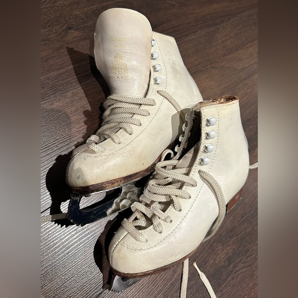 Girls hand-made figure skates - Picture 1 of 4